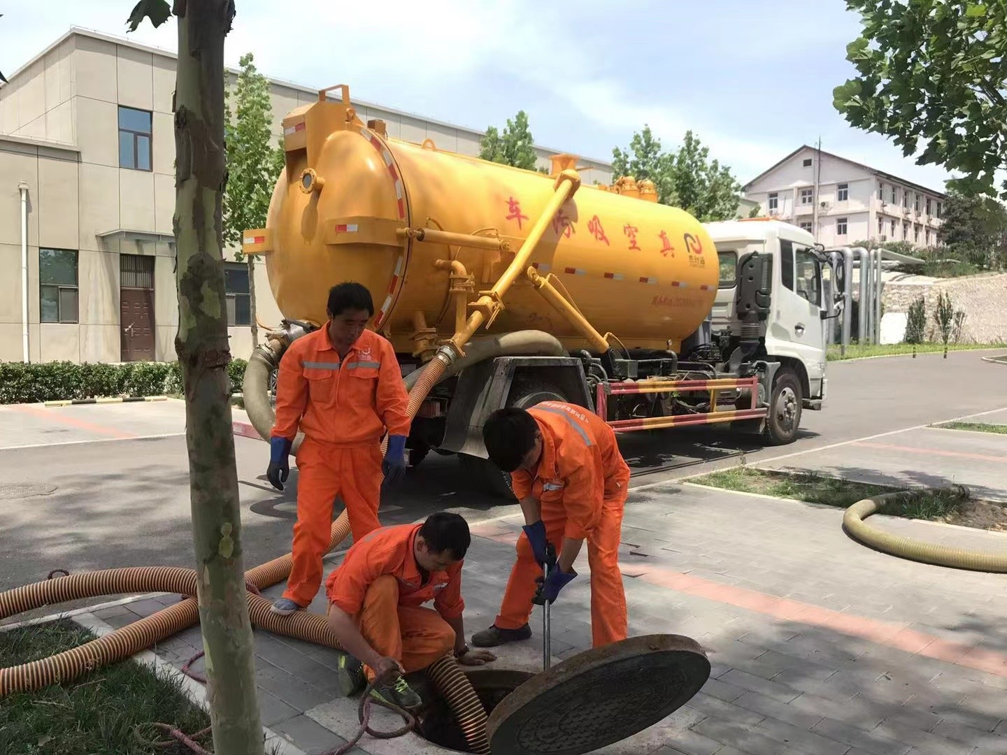 襄州化粪池清理与5-8吨吸粪车施工效率分析